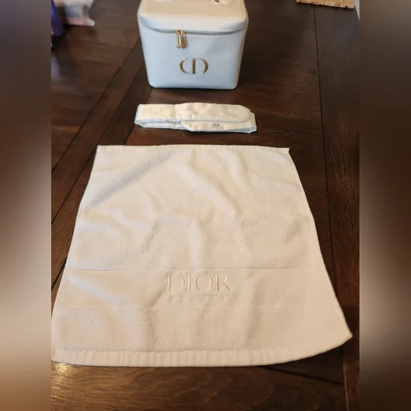 Dior VIP Mirrored Train Case With Towel And Headband Prestige 8x6x6 White Gold - Picture 5 of 16